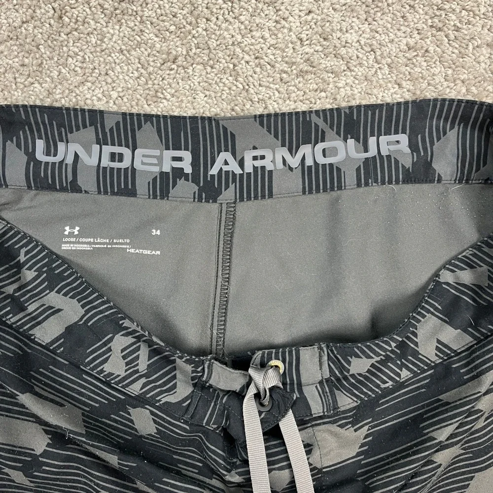 Under Armour Shorts Mens 34 Black Gray Geometric Camo Zipper Pocket HeatGear